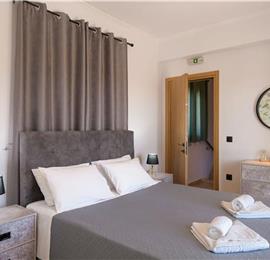 4 bedroom villa with pool, Chalikounas, sleeps 8